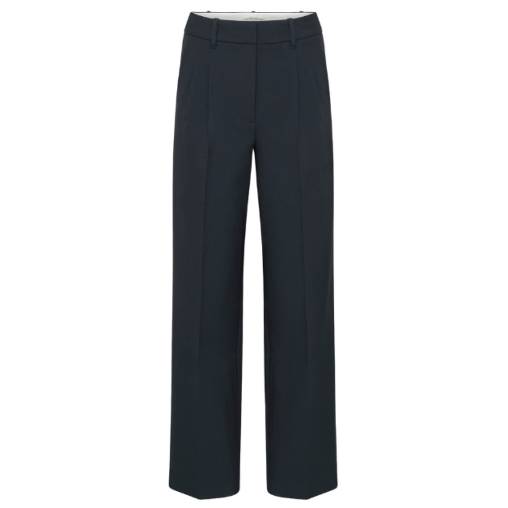 Aritzia Effortless Crepette Black